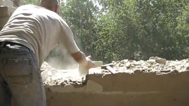 В гимназии ломают стены смотреть онлайн