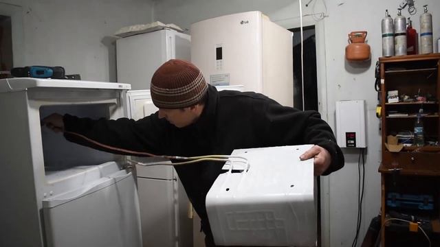 Установка испарителя. Ремонт холодильников Краматорск. смотреть онлайн