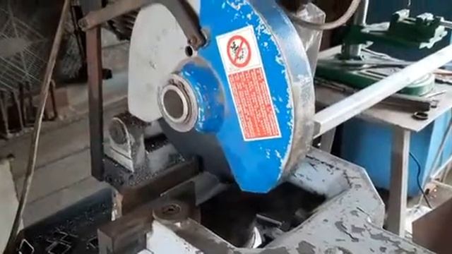 Маятниковая дисковая пила для резки армирующего профиля смотреть онлайн