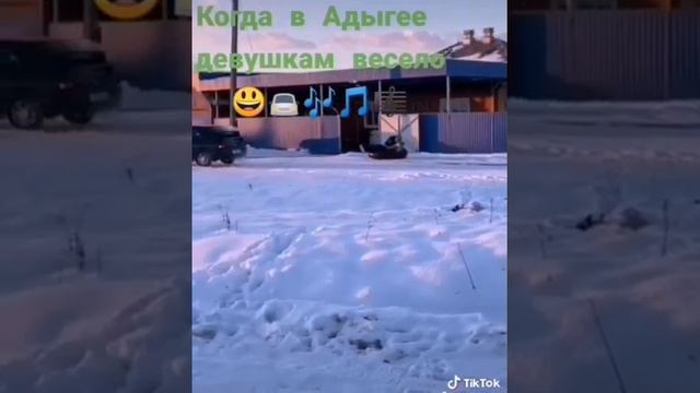 еде едем в соседнее село. девушки развлекаются зимой. смотреть онлайн