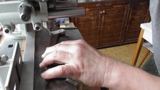 Фрезерование паза под кость на подставке басы(видео №602). смотреть онлайн