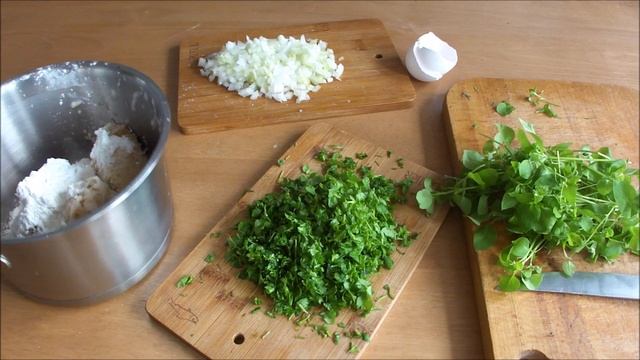 Картофельные оладьи с мокрицей, 3 блюда из мокрицы смотреть онлайн