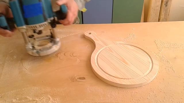 Фрезерование разделочной доски и паза по кругу, milling round groove in a cutting board смотреть онлайн