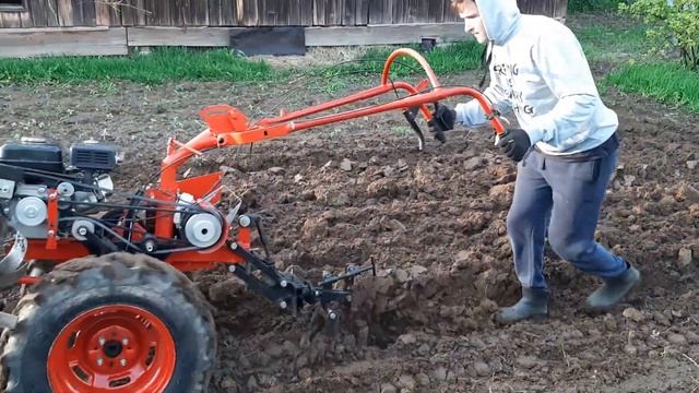 Пашем самодельным мотоблоком и капризы природы в мае 2022 года смотреть онлайн