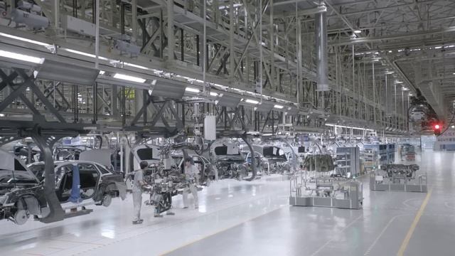 Move Over Mr. Ford, Tesla Just Reinvented The Assembly Line смотреть онлайн