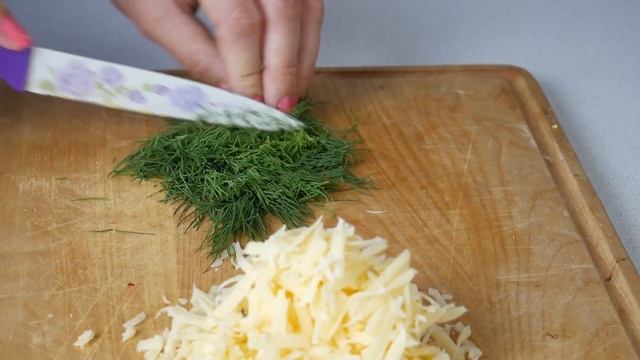 ПРОСТОЙ, НО ОЧЕНЬ ВКУСНЫЙ и СОЧНЫЙ салат с кукурузой, ветчиной, огурцом и болгарским перцем смотреть онлайн