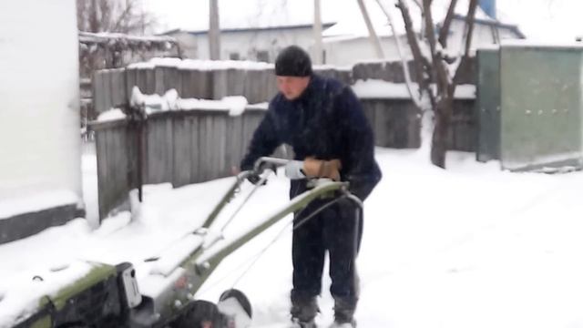 Уборка снега мотоблоком зубр смотреть онлайн