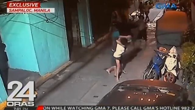 Exclusive: 53-anyos na lalaking sinaksak umano ng binatilyong sinaway, agaw-buhay смотреть онлайн