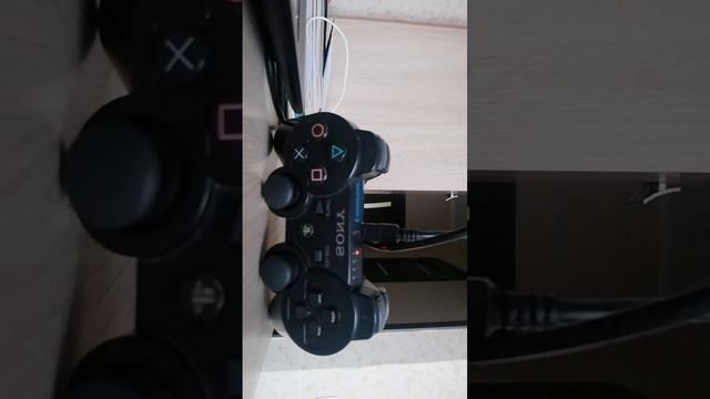 вот так вибрирует геймпад от игровой консоли PlayStation 3 ПОДПИШИСЬ НА КАНАЛ!!! смотреть онлайн