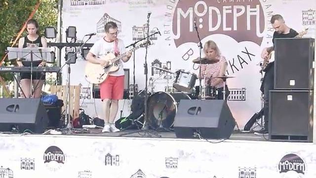 WORLD CUP Самара(3).девушка на ударных// Samara. street music. the girl on the drum unit 27.06.2018 смотреть онлайн
