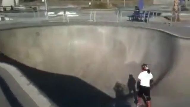 Skating the Skull Bowl at Lake cunning ham Skatepark смотреть онлайн