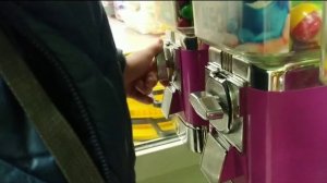 Как взломать автомат с конфетами и игрушками