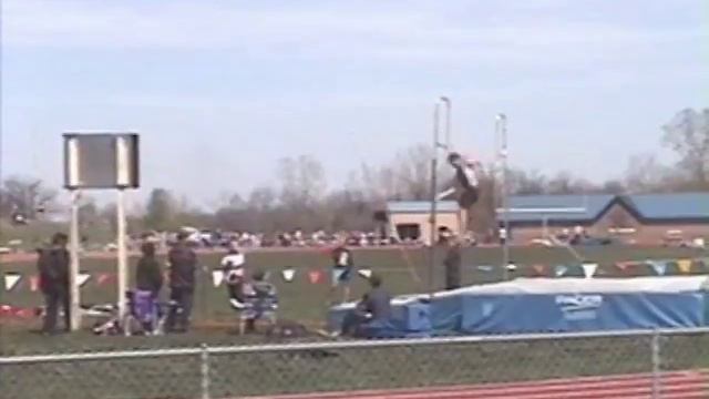 Polevaulting at William Christman HS Track Meet смотреть онлайн