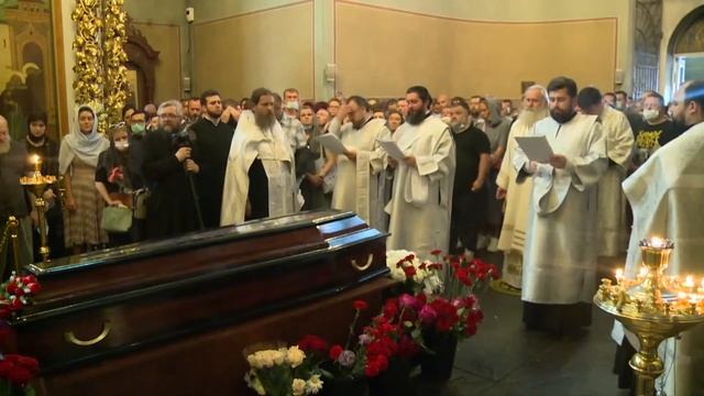 Отпевание Петра Мамонова в Донском монастыре возглавил митрополит Каширский Феогност. смотреть онлайн