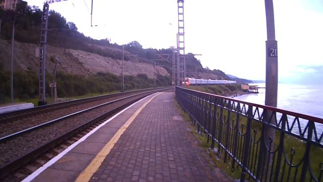 Электричка "Ласточка" мимо станции Макопсе смотреть онлайн