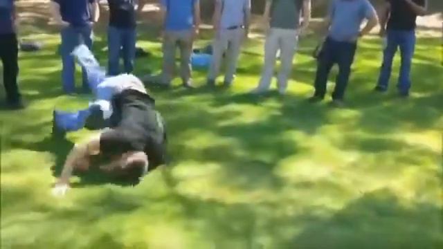 Копия видео "Как быстро поднять человека!" смотреть онлайн
