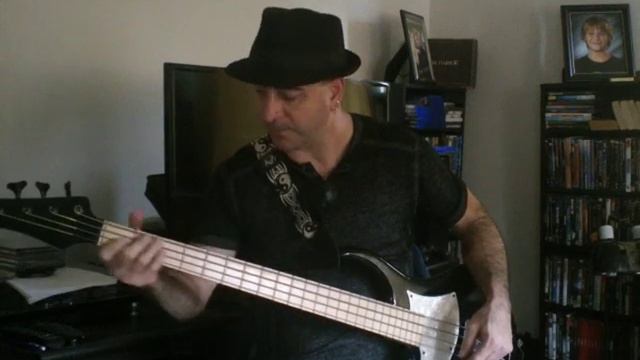 New Bass Guitar for Christmas смотреть онлайн