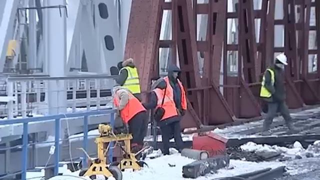 В районе станции «Харовская» начался ремонт железнодорожного моста через Кубену смотреть онлайн