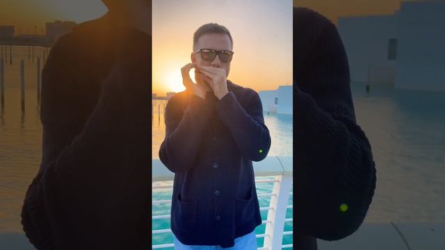 Harmonica chugging outside @LouvreAbuDhabi #bluesharmonica #hohner #livemusic #bluesharp #busking смотреть онлайн