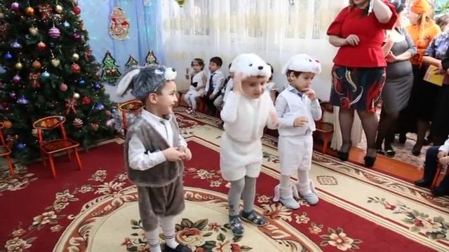 Новогодний утренник (2015 г.), вторая младшая группа - Детский сад № 2 "Горяночка" г. Дербент смотреть онлайн