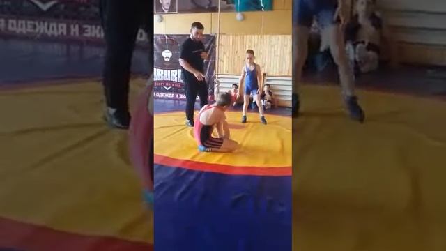 Красный машина моя школа. ему все 7 лет