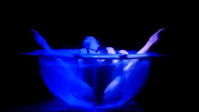 Девушка в аквариуме. www.krianta.ru 8 (499) 391-11-10 смотреть онлайн