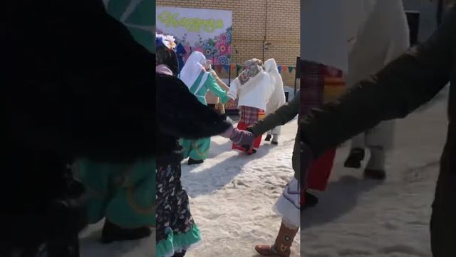 Сегодня в Шахмайкино впервые прошёл районный праздник «Навруз» смотреть онлайн