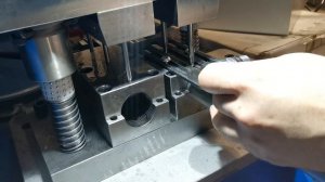 Пробивка пяти отверстий с шагом 60 мм в круглой трубе 28х1,2