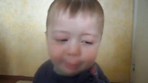 малышь пукает)))