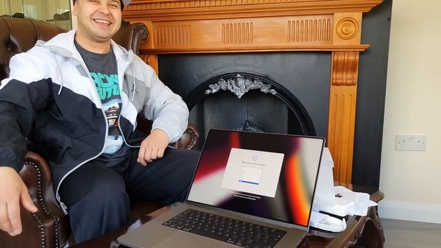 MacBook Pro 16'' Apple unboxing смотреть онлайн