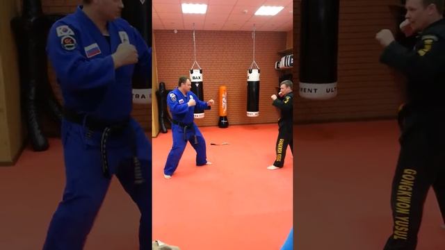 Несколько приемов самообороны. смотреть онлайн