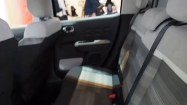 2017 Kia Rio vs. 2017 Citroen C3 смотреть онлайн