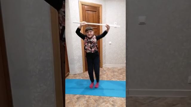 Дистанционная физкультура. Комплекс ОРУ с гимнастической палкой смотреть онлайн