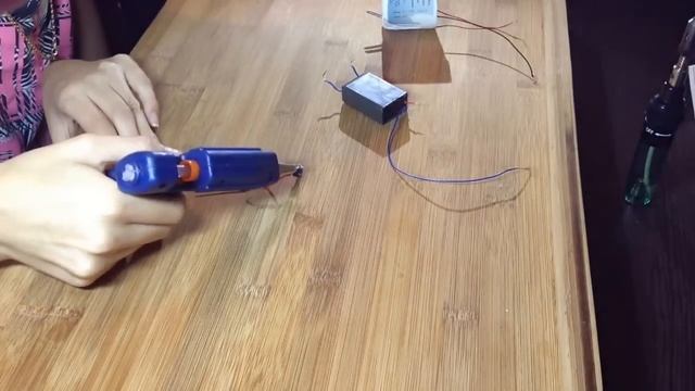 Как сделать шокер в домашних услових. How to make a Taser at home смотреть онлайн
