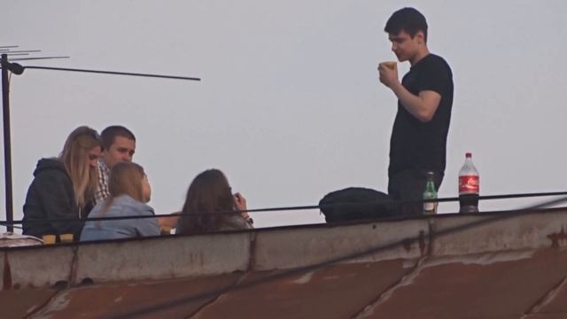 Бухают на крыше. Санкт-Петербург смотреть онлайн