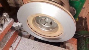 Протачиваю тормозные диски