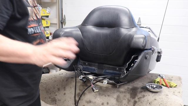 2016 Tri Glide install of the new Harley Rockford Fosgate Audio or how I spent my stimulus check. смотреть онлайн