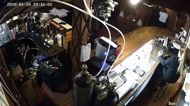 Монтаж видеонаблюдения Hiwatch в баре на Обводном смотреть онлайн