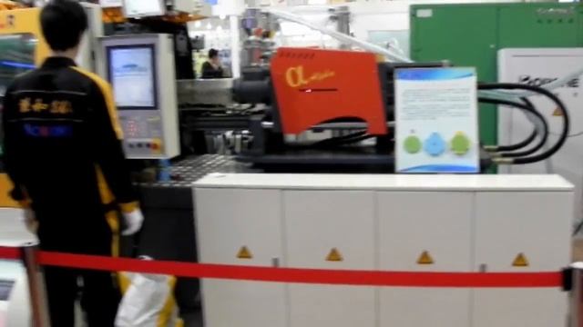 Литьё пяти компонентов на термопластавтомате BORCHE смотреть онлайн