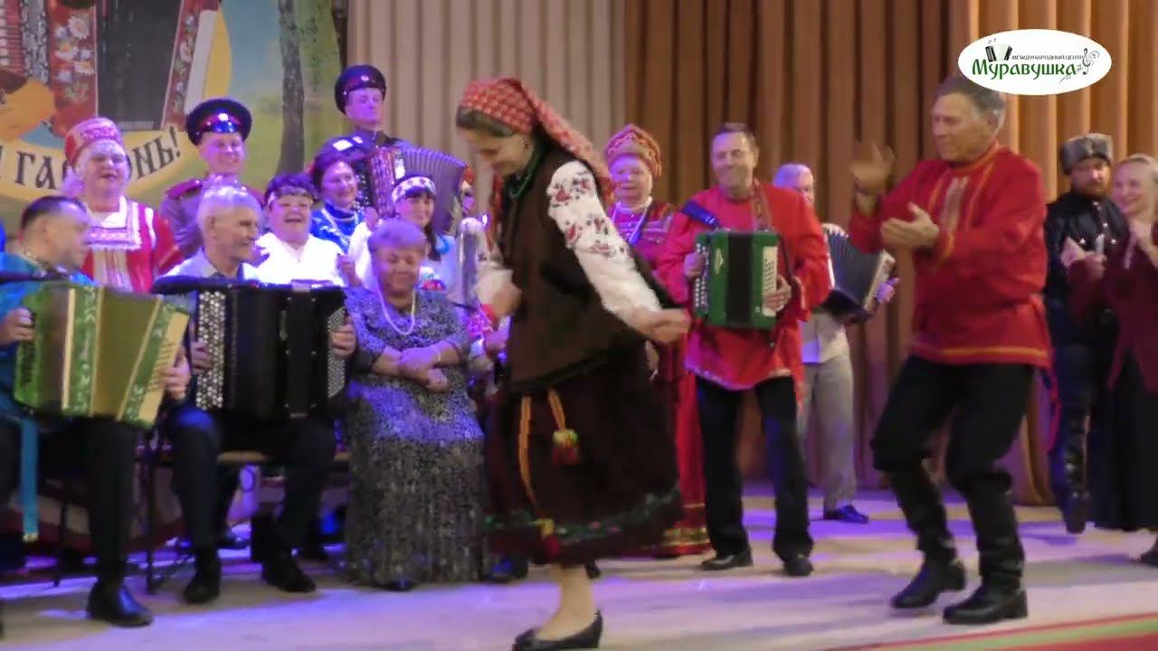 Поем и пляшем под гармонь! Пой гармонь, звени душа, песня русская слышна! смотреть онлайн