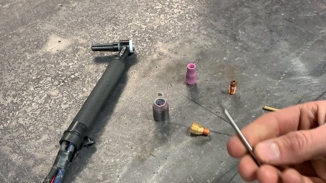 TIG WELDING HOW TO - TIG WELDING FOR BEGINNERS, TIG TORCH SETUP! смотреть онлайн