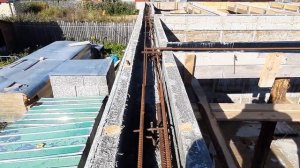 Арболит монолит. Армопояс + бетонные балки  первого этажа готовы.