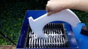 мини шредер. дробилка против кубика рубрика. жрущая машина!!! уничтожает всё!!!