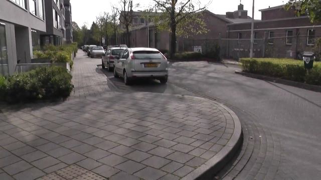 Маленькие, второстепенные дороги города. Неймеген, Nijmegen. Нидерланды (Netherlands). смотреть онлайн