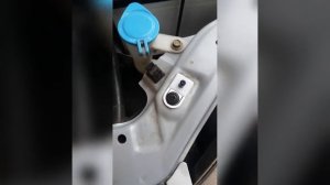 Срабатывает сигнализация сама по себе....после замены концевика и клипсы проблема ушла!!!!