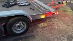 Поменял весь свет на прицепе на светодиодный . Теперь он LEDяной МЗСА)))