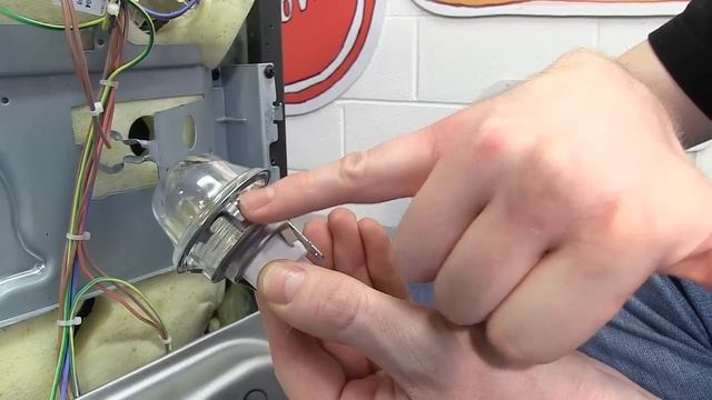 How To Change The Oven Lamp Assembly In An Electric Cooker