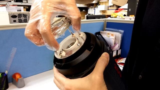 Replacing the flash tube of Bowens смотреть онлайн