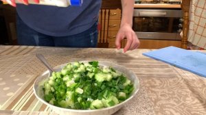 Салат из печени трески.