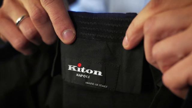 Как заправить рубашку правильно. Какими должны быть мужские рубашки, чтобы они не выскакивали.